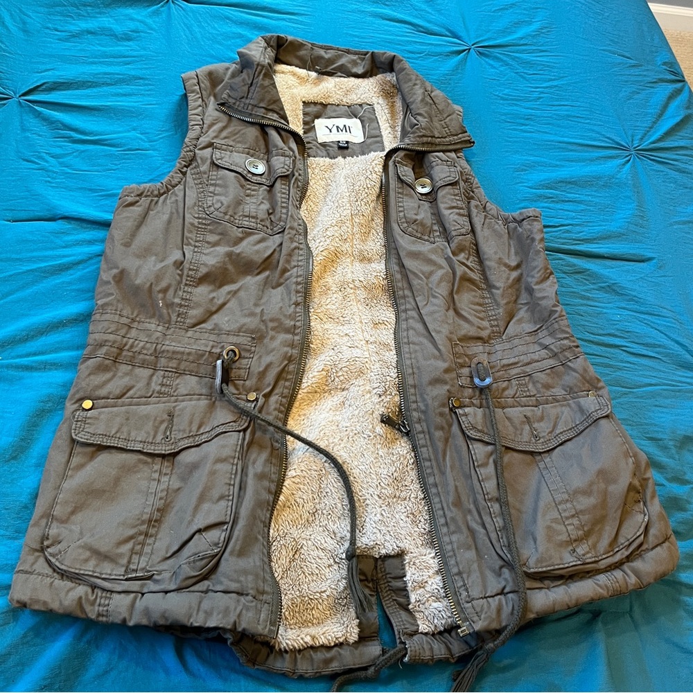 Green vest with faux fur lining YMI - MED